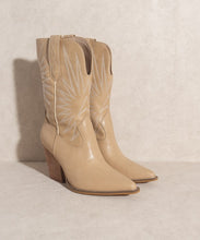 Load image into Gallery viewer, Chic Boots -White &amp; Almond-
