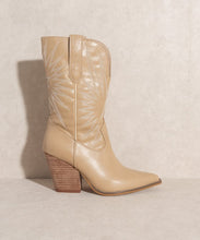 Load image into Gallery viewer, Chic Boots -White &amp; Almond-
