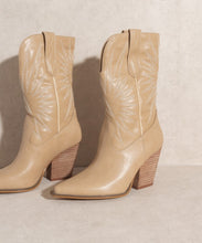 Load image into Gallery viewer, Chic Boots -White &amp; Almond-
