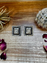 Load image into Gallery viewer, Bigger Square Sterling silver stud earrings
