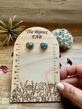 Load image into Gallery viewer, Heart Stud spiny and turquoise earrings
