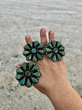 Load image into Gallery viewer, Green flowers turquoise rings - Adjustable on Brass Silver
